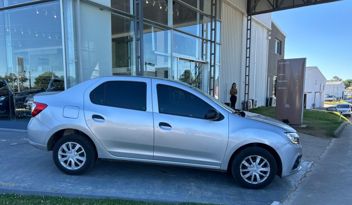 RENAULT LOGAN LIFE MT 1.0 2021 RENAULT LOGAN LIFE MT 1.0 2021