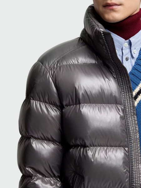 MONCLER - Campera Corta de Plumas Maya Alta Automática