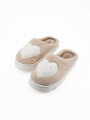 PANTUFLA CORAZÓN BEIGE