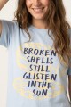 Remera m/c estampada Shells Glisten CELESTE