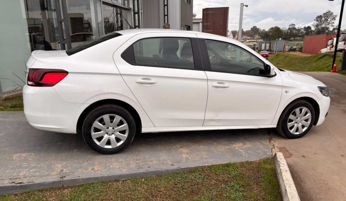 Peugeot 301 Active 1.6 - 2022 Peugeot 301 Active 1.6 - 2022