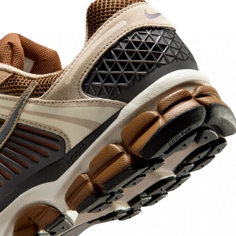 Championes Nike Zoom Vomero 5 Brown