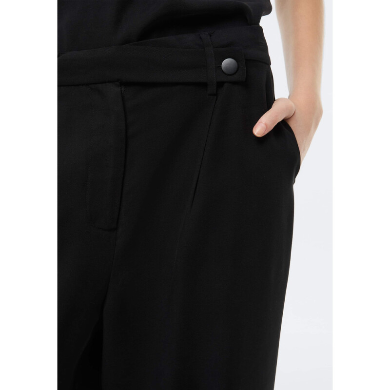 CALCA FEM PRETO ESCURO