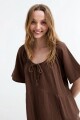 Vestido fluido de gasa CHOCOLATE