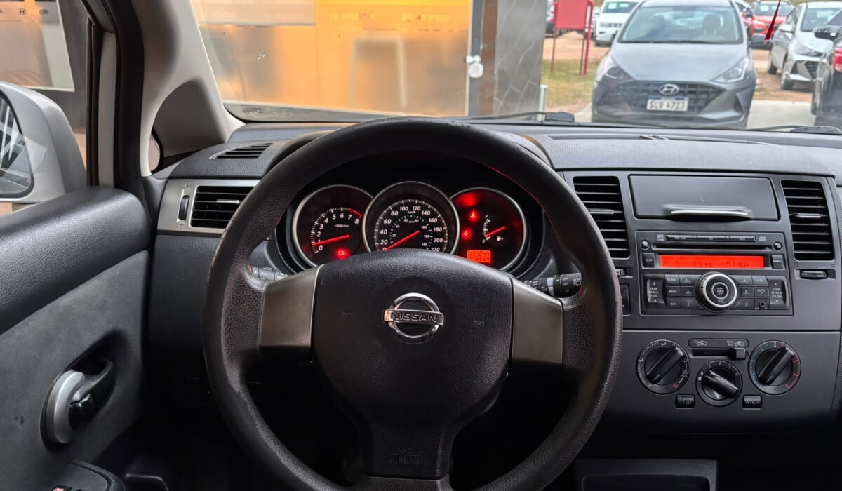Nissan Tiida HB Full - 2013 Nissan Tiida HB Full - 2013