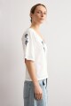 Remera bordado floral blanco