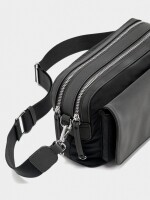 Bolso Bandolera De Nylon Con Solapa negro