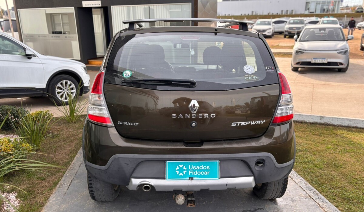 Renault Sandero Stepway Comf. 1.6 - 2014 Renault Sandero Stepway Comf. 1.6 - 2014