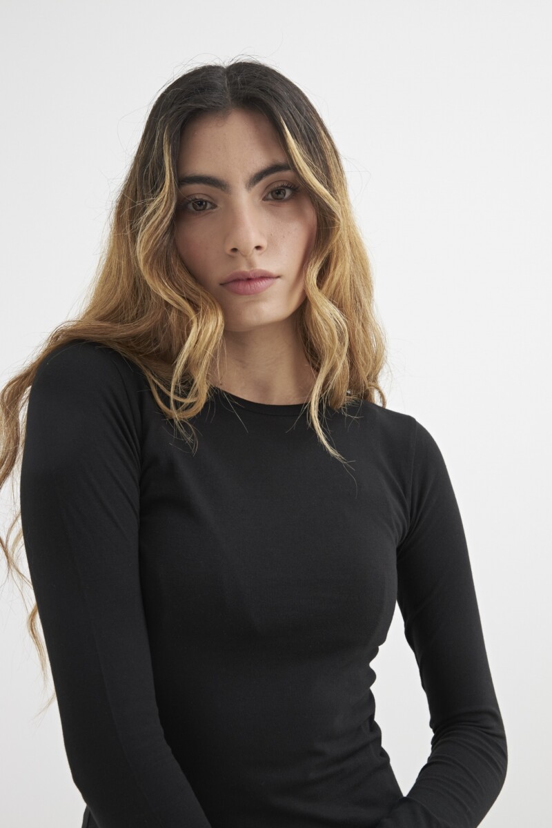 Remera cuello redondo NEGRO