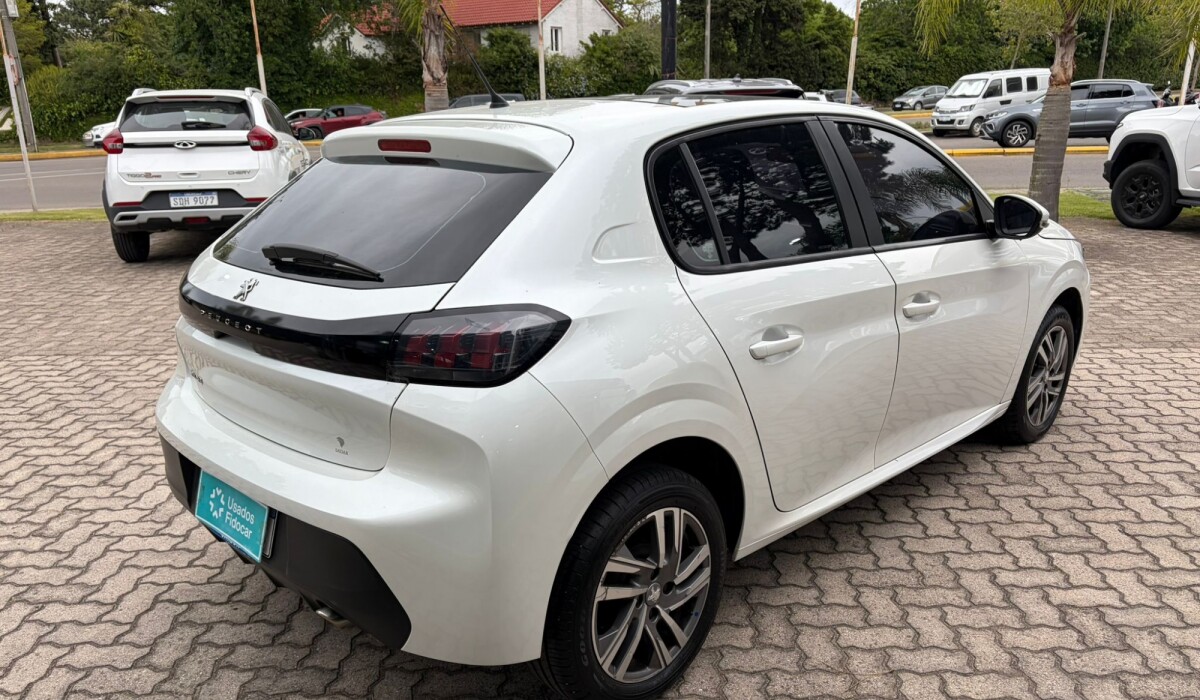 Peugeot 208 Allure 1,6 - 2022 Peugeot 208 Allure 1,6 - 2022