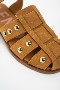 Cangrejera Gamuza Con Tachas Camel