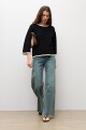Sweater escote bote negro
