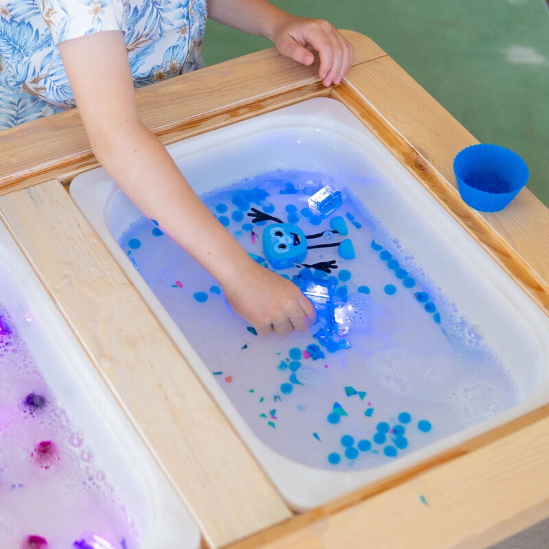 Glo Pals Set personaje + 2 cubos iluminados Azul