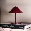 Lámpara de mesa cónica metálica bordo