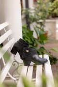 Bota Corta. Negro