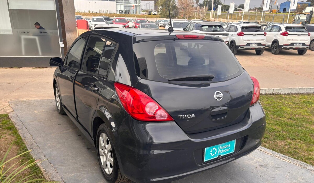 Nissan Tiida Estándar - 2010 Nissan Tiida Estándar - 2010