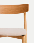 Silla Evera de chapa de roble con acabado en tono natural y chenilla beige Silla Evera de chapa de roble con acabado en tono natural y chenilla beige