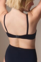 TAZA SOFT CON ARO TRICOT Negro.
