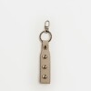 Llavero Charm Irene en cuero graneado Taupe