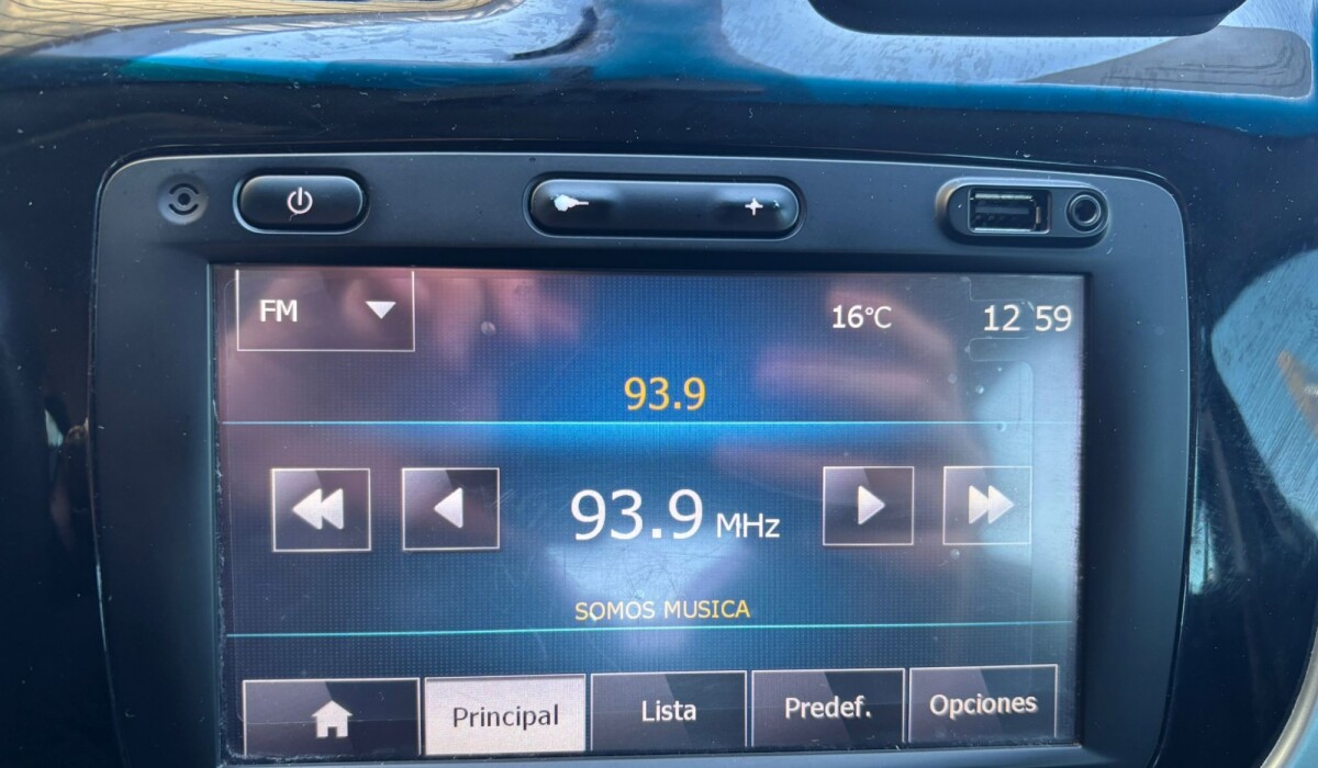Renault Sandero 1.6 Dynamique - 2015 Renault Sandero 1.6 Dynamique - 2015