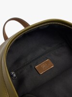 Mochila Básica Con Colgante caqui