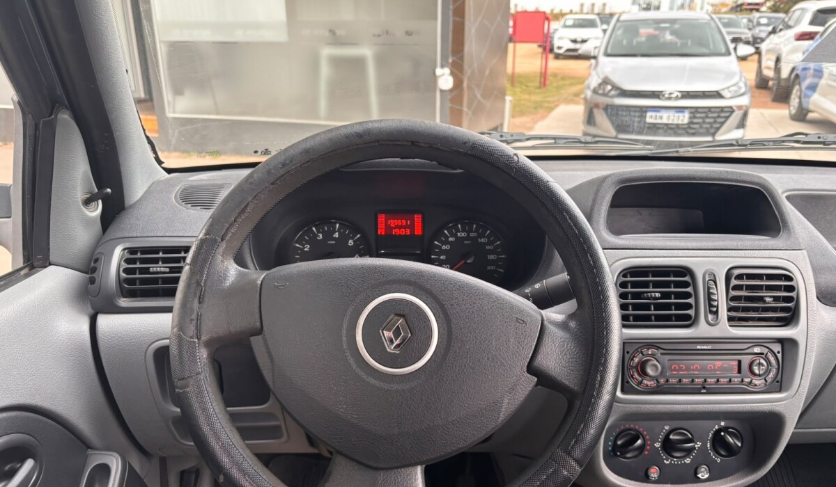 Renault Clio Authentique 1.2 - 2012 Renault Clio Authentique 1.2 - 2012