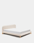 Cama desenfundable Odina bouclé crudo y patas de madera maciza de fresno acabado tono natural para colchón de 180 x 200 cm.