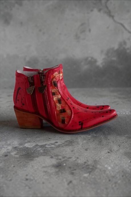 Bota De Cuero Eva Roja Con Arte Y Splash Bota De Cuero Eva Roja Con Arte Y Splash