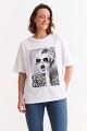 Remera m/c estampada colección Editorial BLANCO Y NEGRO