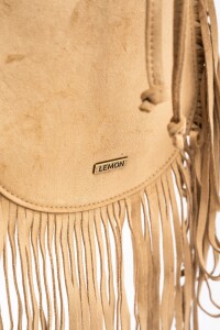 Cartera Flecos Gamuza Vegana Camel