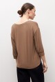 Remera escote V topo