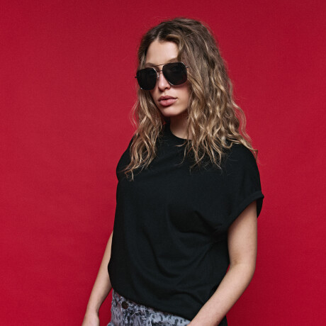 REMERA AIRA Negro