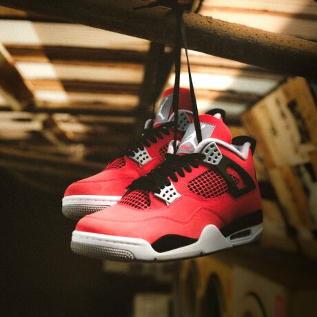 AIR JORDAN 4 RETRO 600