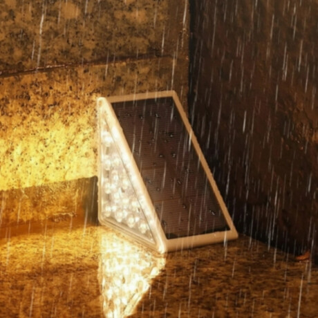 LUMINARIA SOLAR TRIANGLE CON SENSOR 2.6W - 3000K Luminaria Solar Triangle Con Sensor 2,6W 3000K Pack X2