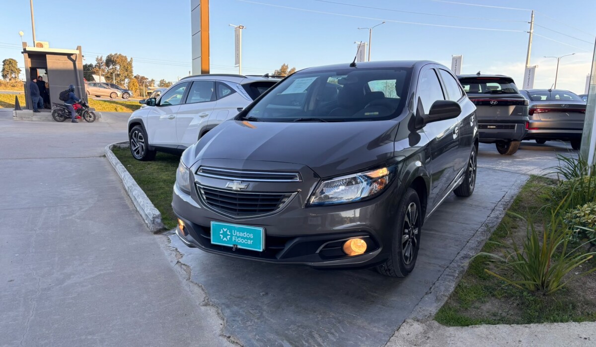Chevrolet Onix LTZ 1,4 MT - 2015 Chevrolet Onix LTZ 1,4 MT - 2015