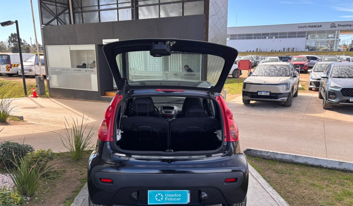 Peugeot 107 1.0 - 2011 Peugeot 107 1.0 - 2011