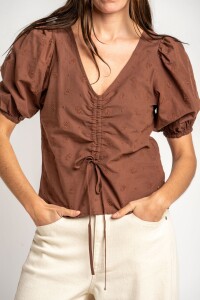 Blusa Bordada Frunces Mocha