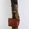 Bolso Sophie en cuero curtido natural Cuoio