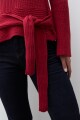Sweater con lazo rojo