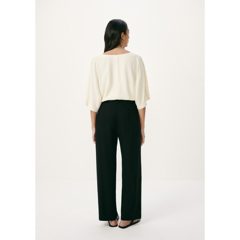 CALCA FEM PRETO ESCURO