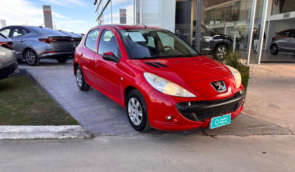 Peugeot 207 1.4 Compact - 2013 Peugeot 207 1.4 Compact - 2013