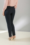 Pantalón Slim. NEGRO