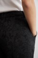 Pantalon recto jacquard floral negro