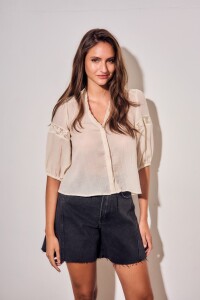 Blusa Con Encajes Bordados Arena