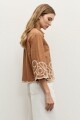 Camisa bordado en contraste camel