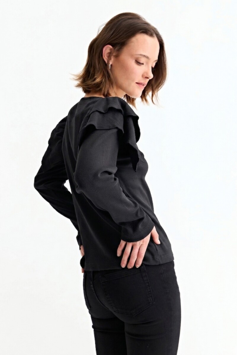 Remera m/l con volados en hombro NEGRO