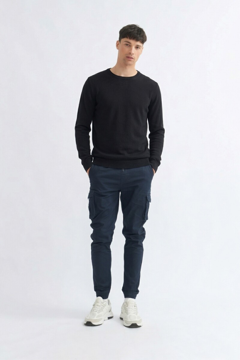 Sweater escote a la base NEGRO