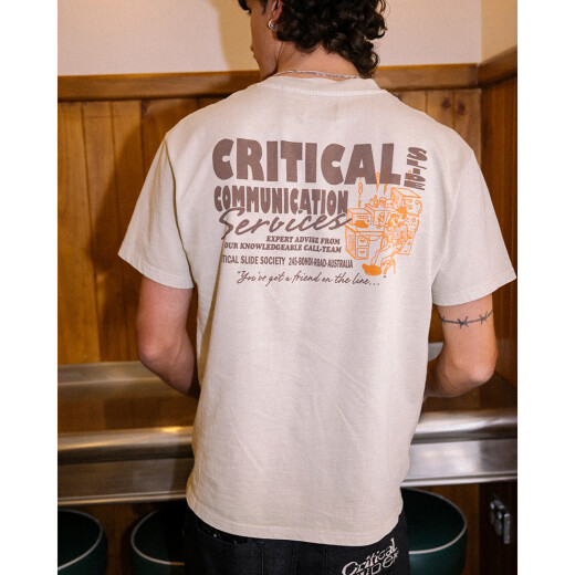 Remera Critical Slide Service - Beige Remera Critical Slide Service - Beige