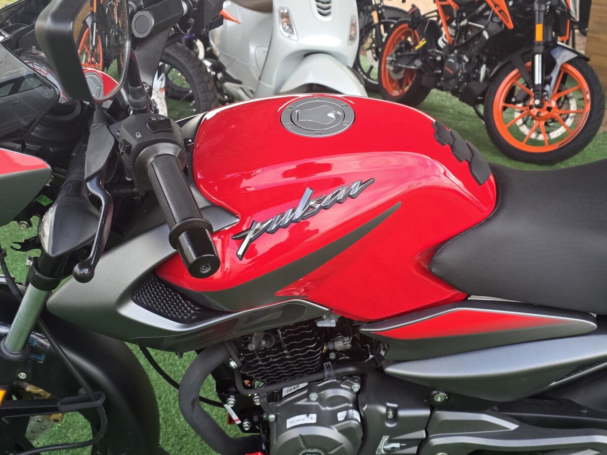 Bajaj Pulsar LS 125| Permuta / Financia Bajaj Pulsar LS 125| Permuta / Financia