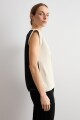 Remera bicolor con botones beige melange